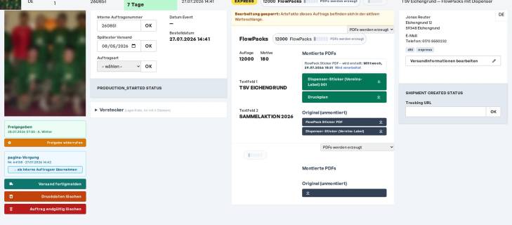 Auftrags-Detail: FlowPacks mit Dispenser-Zusatzworkflow, Maschinen-Eindruck und laufendem Montage-Job (Demo-Daten)